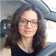 La ragazza madrelingua russa offre lezioni private online e conversazioni per chi a voglio di imparare la lingua